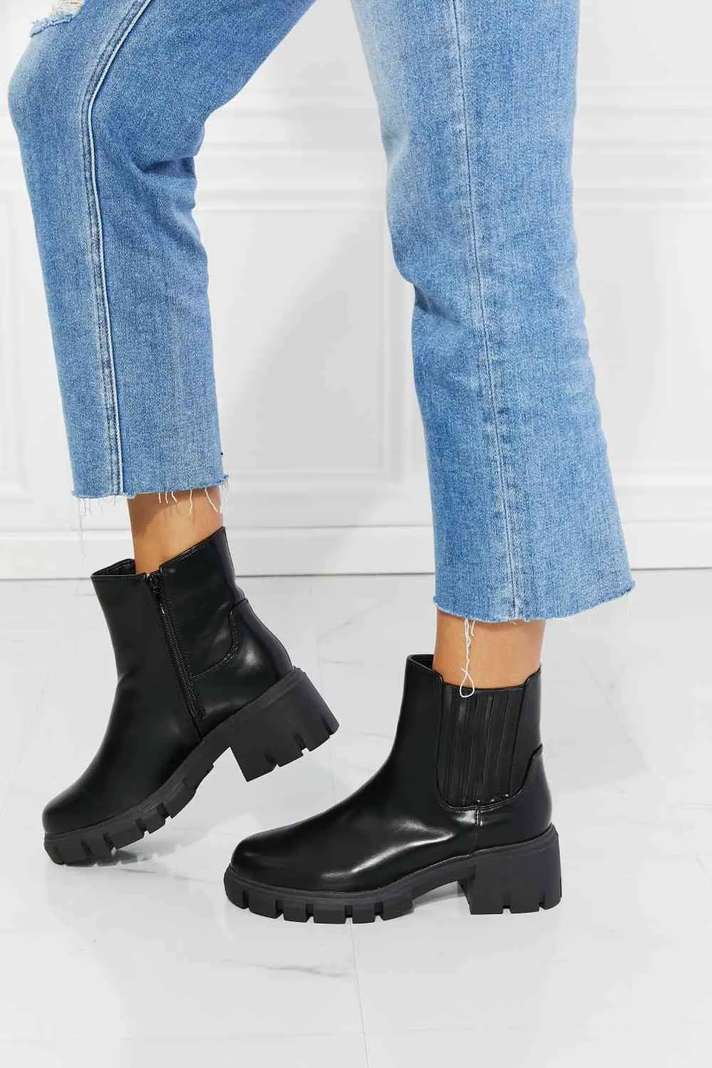 MMShoes What It Takes Lug Sole Chelsea Boots in Black